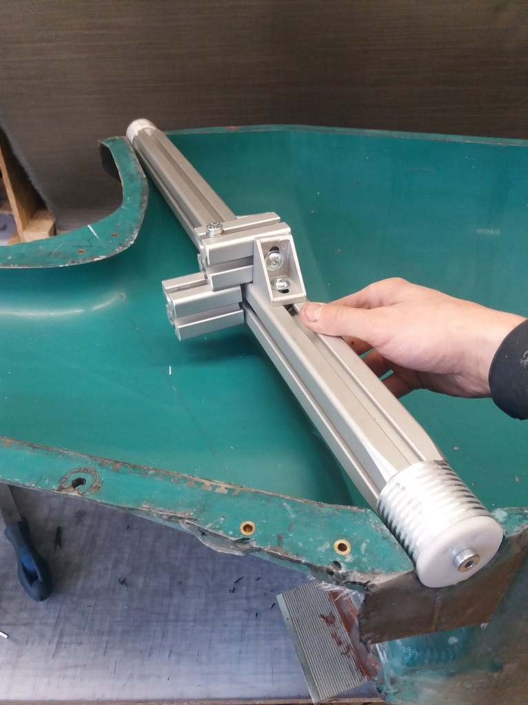 positioning tool for a composite mold